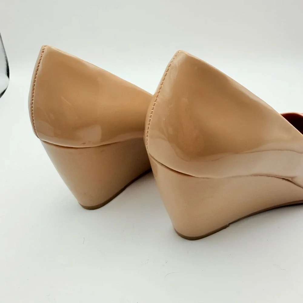 CL Laundry Nolita Peep Toe‎ Wedge Pantent Leather Pumps Womens 7.5 Nude